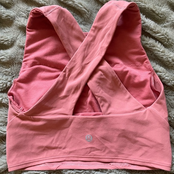 Lululemon sports top with crossing straps - Picture 1 of 3